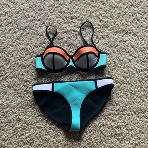 Triangl bikini suit. Like new!